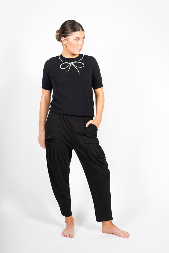 Bow’tiful Knit Tee | Black with Pearls