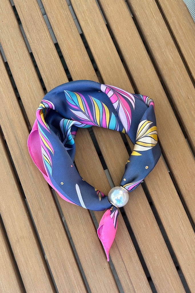 Pearl Fasten Necktie | Feathers