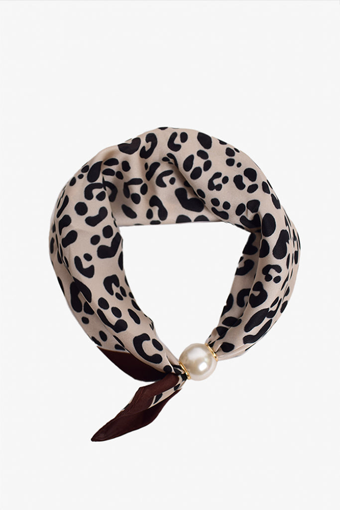 Pearl Fasten NeckTie | Mono Leopard