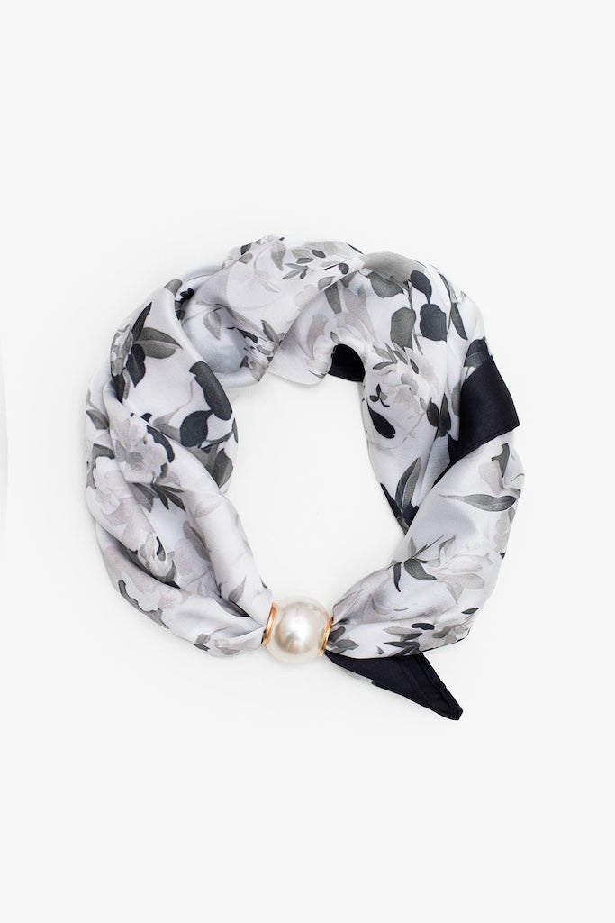 Pearl Fasten Necktie | Whisper