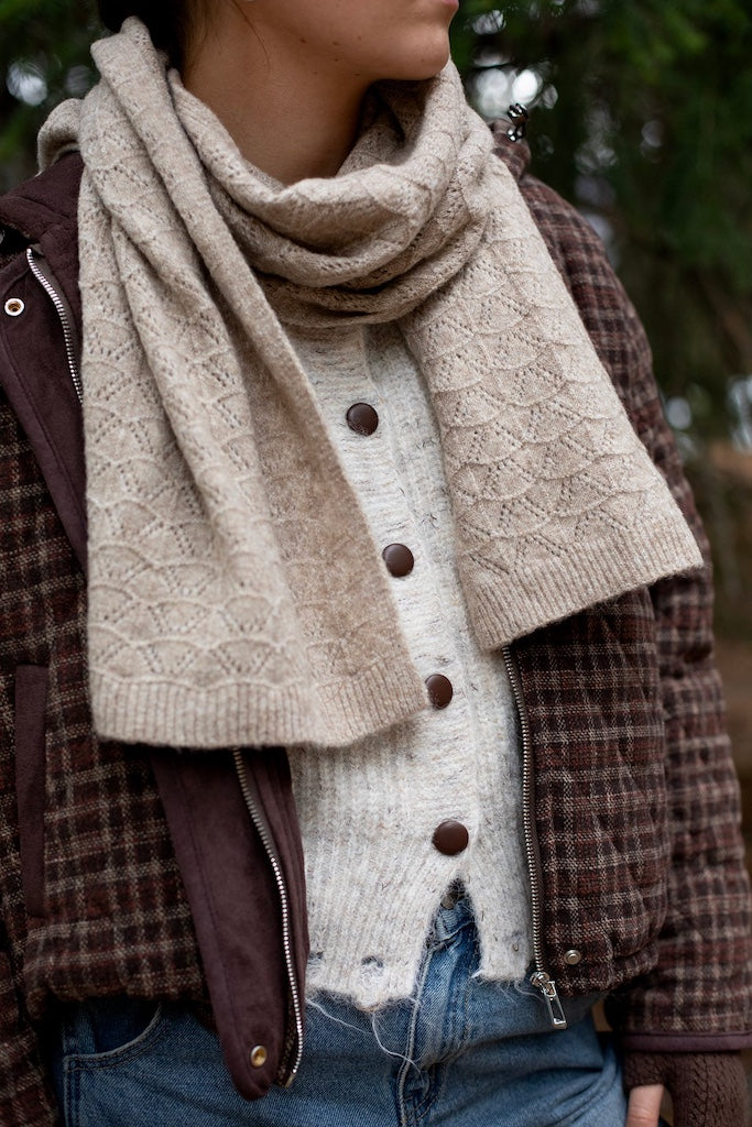 Oat Scallop Scarf