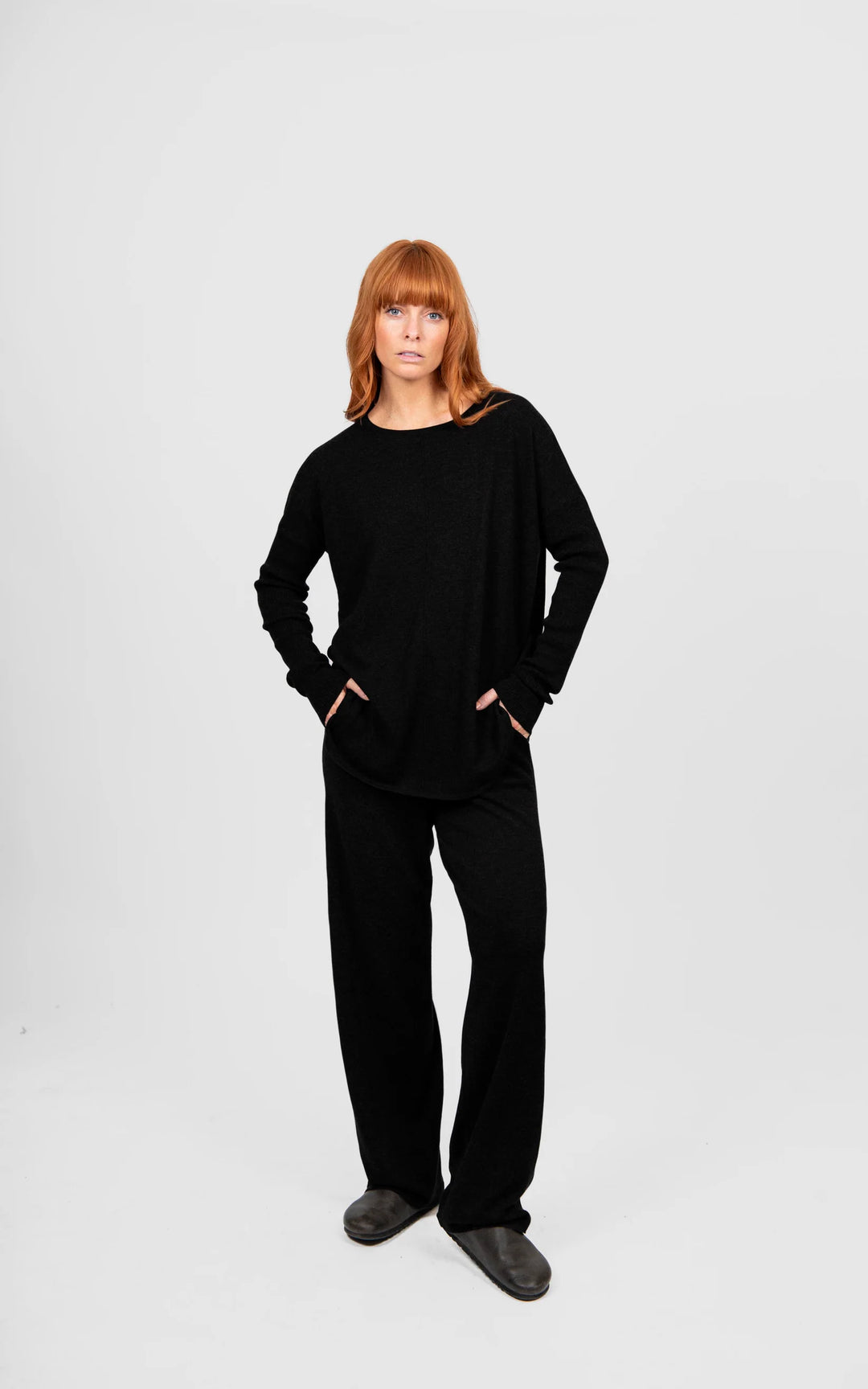 Queen Crew Neck Curved Hem Pullover | Black