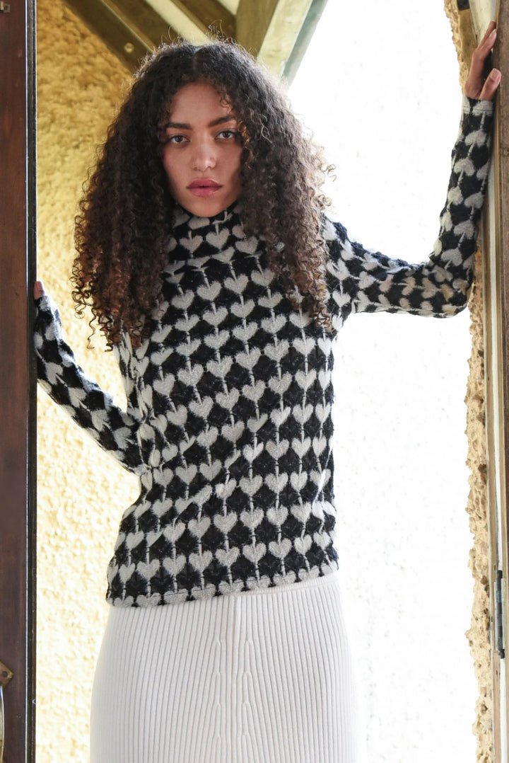 Heart Work Top | Black/Cream