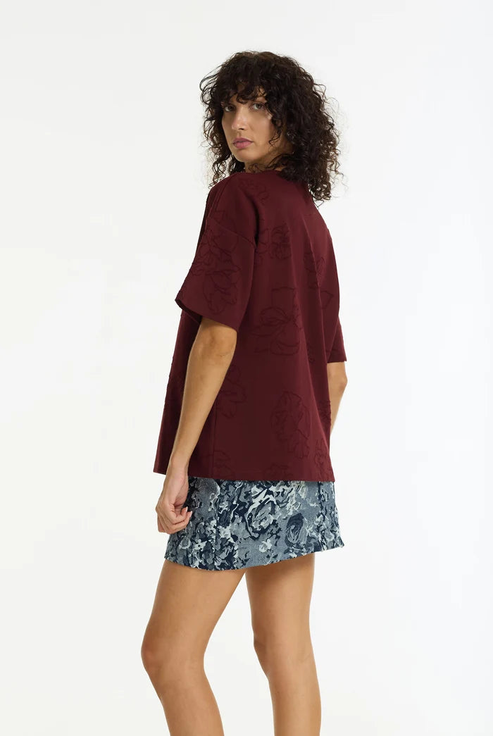 Off Duty Flora Tee | Burgundy