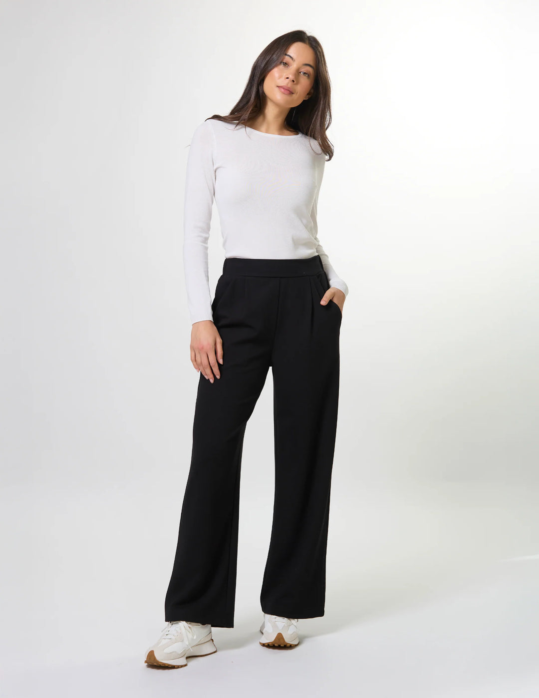 Ria Pant | Black