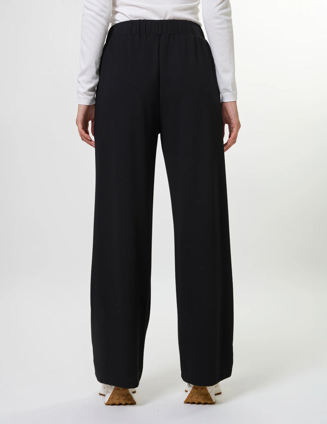 Ria Pant | Black