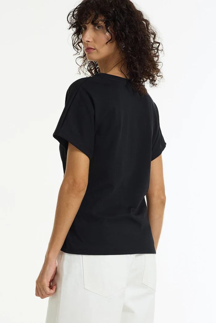 Time Slows Tee | Black
