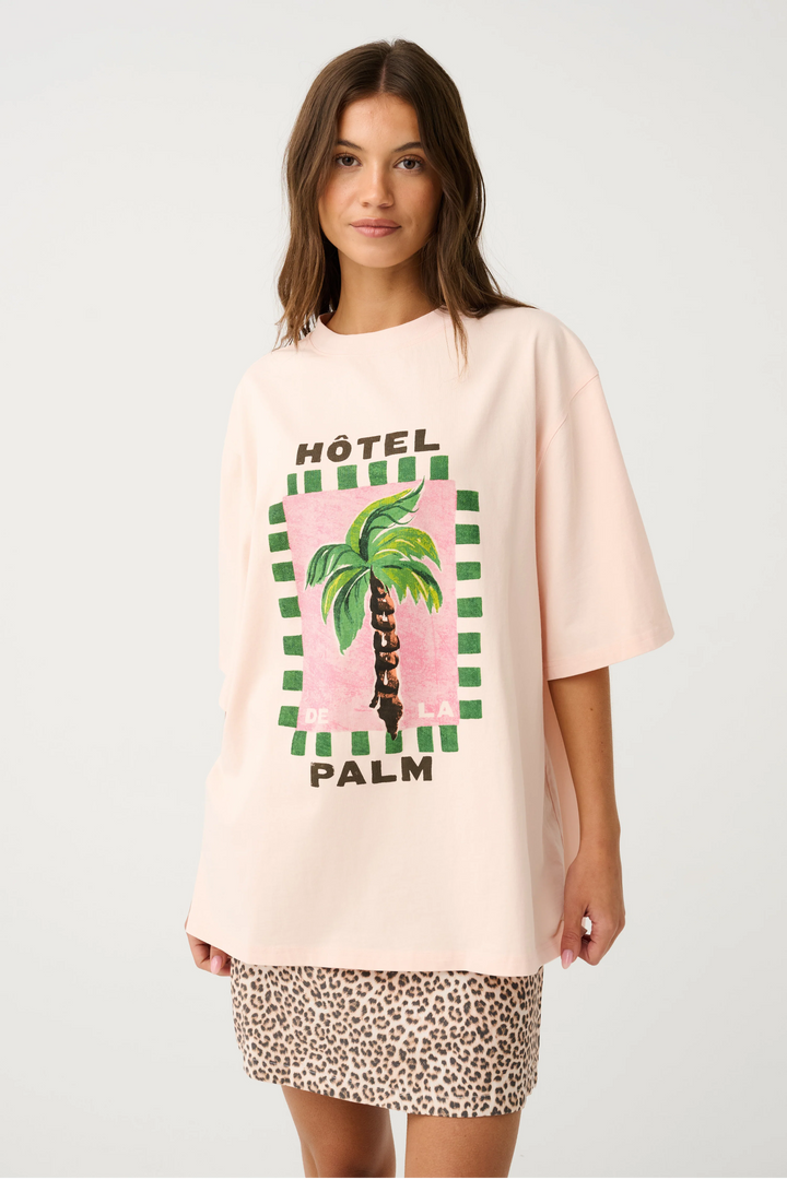 Jeana Tee | Hotel Palm
